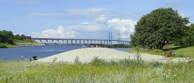 Öresundbrücke vom Ufer gesehen