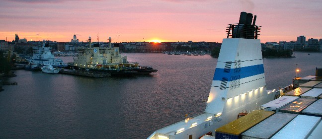 Ostseefähren im Hafen von Helsinki