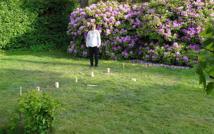 Gotland in Schweden: Kubb spielen