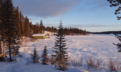 Lappland: zugefrorener See