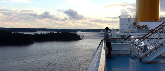 Ostseekreuzfahrtschiff im Stockholmer Schärengarten