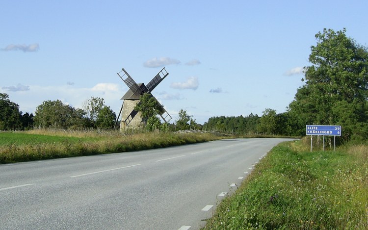Autorundreise: Landstraße in Schweden