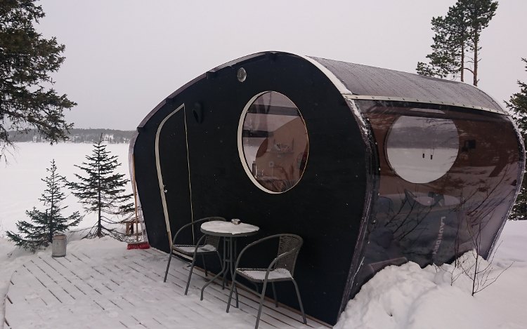 Glamping im winterlichen Schweden